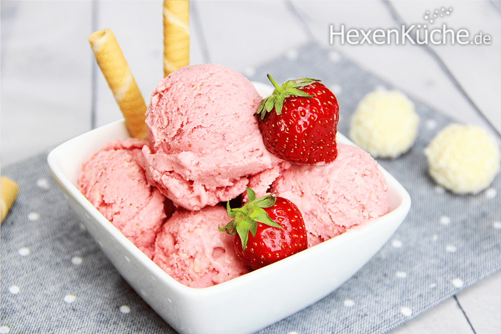 Cremiges Raffaello - Erdbeer - Eis « dieHexenküche.de | Thermomix Rezepte