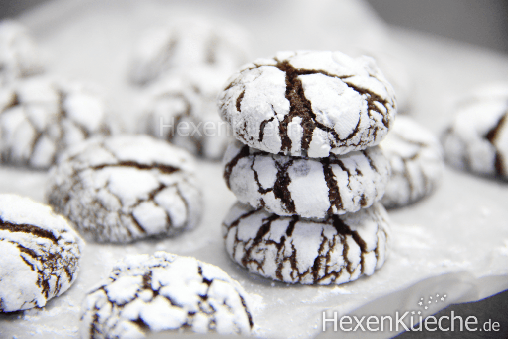Chocolate Crinkle Cookies, Schokoschneebälle, schokoladen Schneebälle Rezept