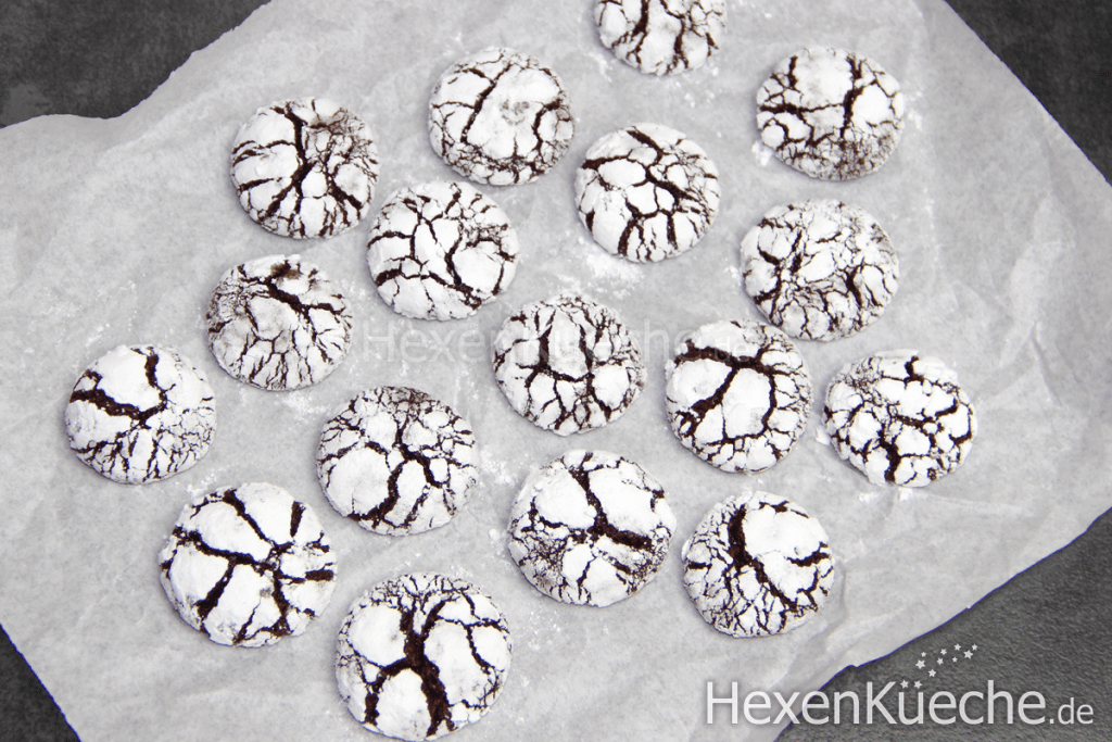 Chocolate Crinkle Cookies, Schokoschneebälle, schokoladen Schneebälle Rezept