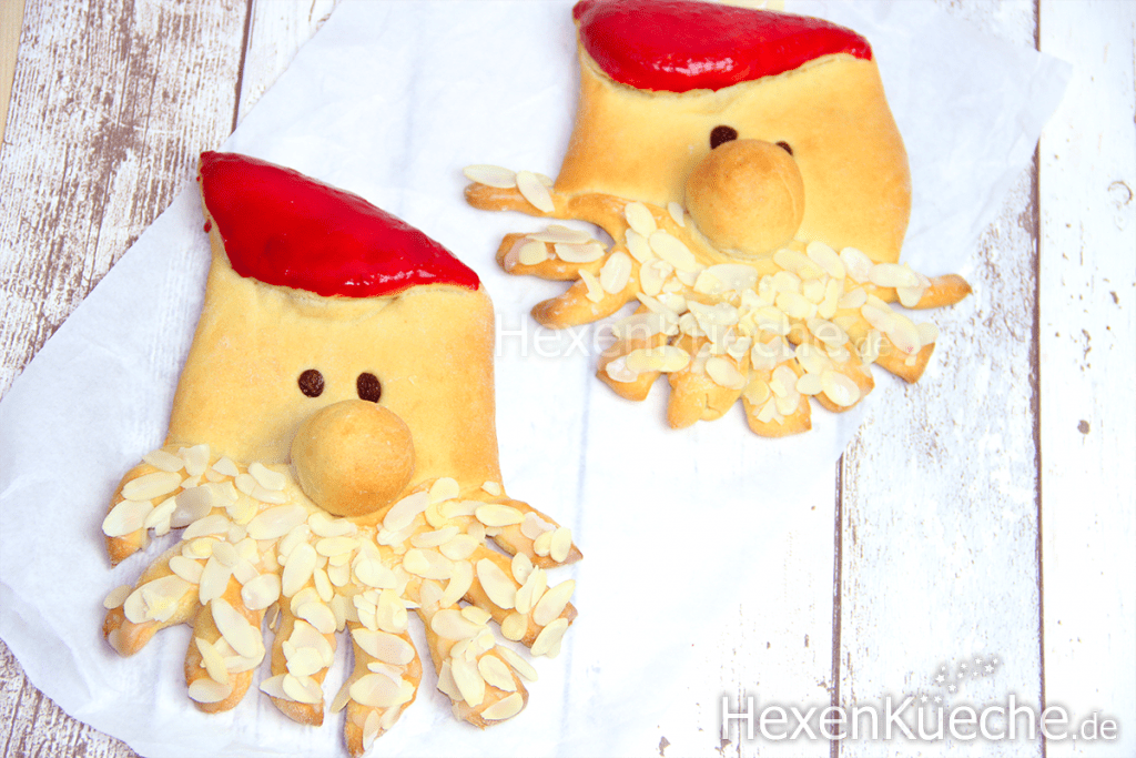 Hefeteig Nikoläuse backen für Weihnachten